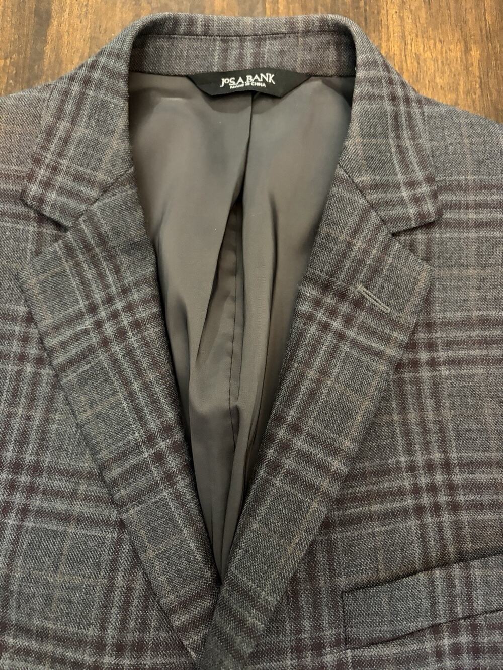 Jos A Bank Traveler Traveler Jacket Blazer 40S 40 Short Wool Gray Maroon Plaid
